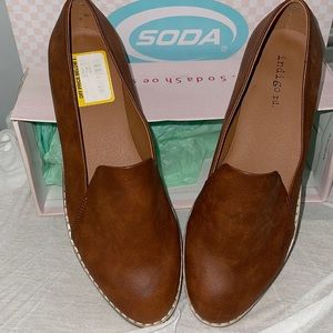 indigo rd. Woman flats never been worn brand-new!